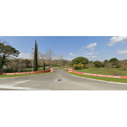 Entrée du Domaine via la RD8